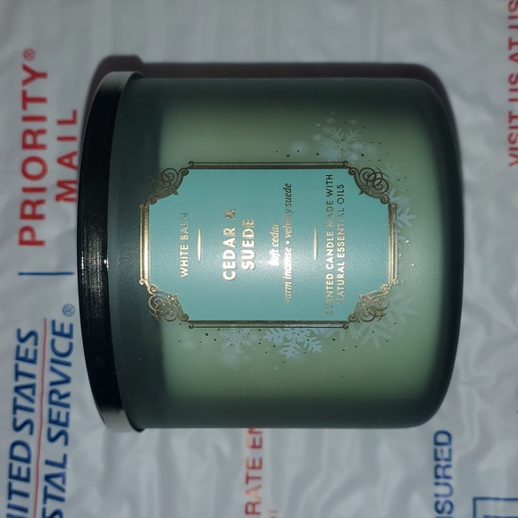 WhiteBarn BBW Cedar & Suede 3-wick candle NWT - Picture 2 of 5